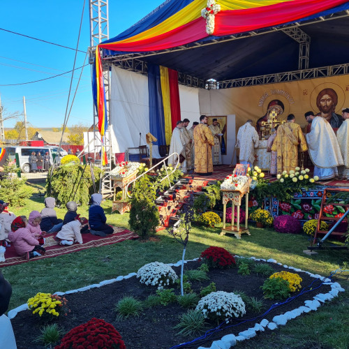 Biserica și casa parohială din Botoșani, sfințite de mitropolitul Teofan