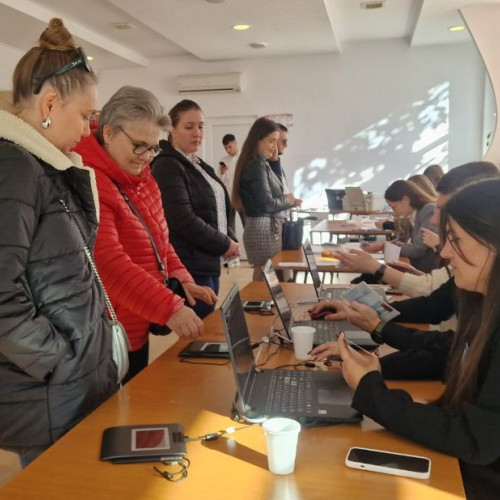 Prelungirea votării în secțiile de votare din Moldova