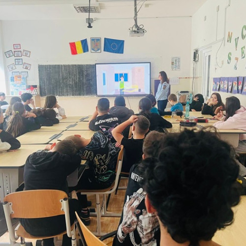 Elevii Scolii Gimnaziale "Lucian Grigorescu" Medgidia învață despre siguranță în caz de incendiu și cutremur