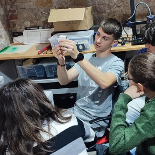 Mobilitatea de formare îmbunătățește competențele elevilor în IT și robotică