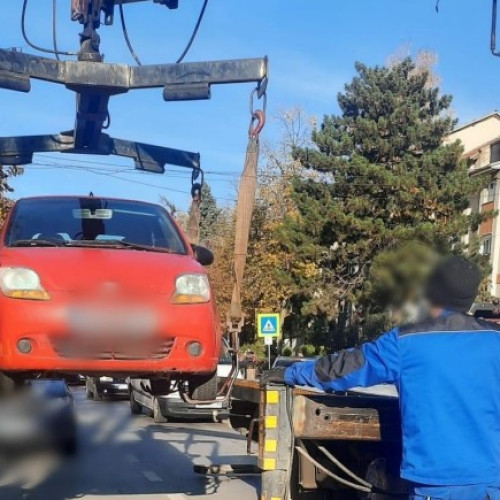 Săptămâna trecută, poliția locală a ridicat șase mașini parcate ilegal
