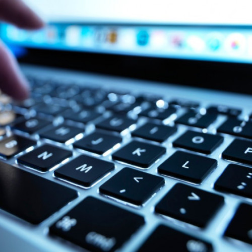 Influencer american suspectat de colaborare cu propagandiști pro-Kremlin