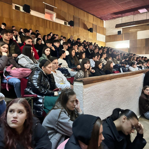 Campania „Fără bariere - TOT adevărul despre droguri” atrage sute de tineri la Botoșani