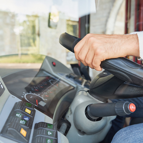 Incident în Constanța: Doi bărbați, unul fără permis și altul pe un excavator neinmatriculat