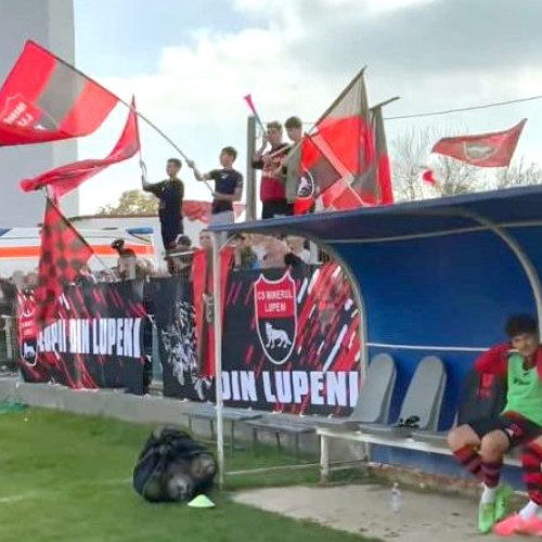 Suporterii Minerului Lupeni protestează după un meci controversat la Timișoara