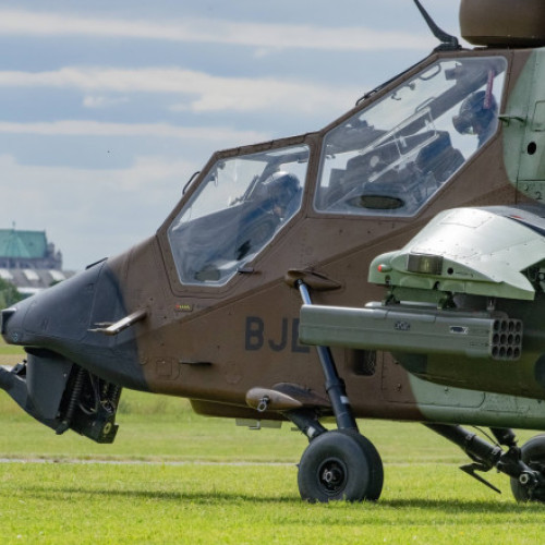 Franța experimentează noi tactici de luptă cu drone și elicoptere