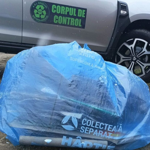 Colectarea sacului albastru pentru deșeurile reciclabile, în Bistrița