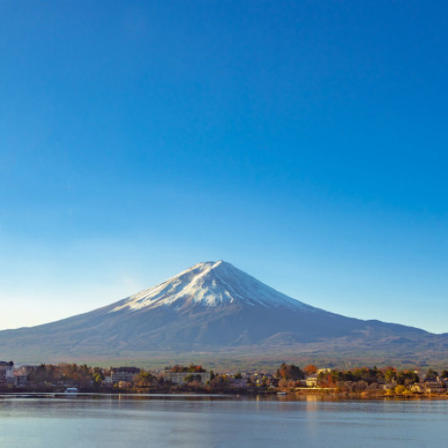 Zapada a acoperit Muntele Fuji după o întârziere istorică