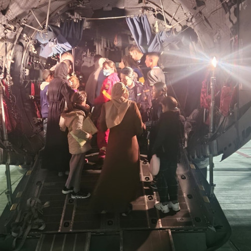 Şase copii palestinieni cu probleme medicale, aduși din Fasia Gaza în România