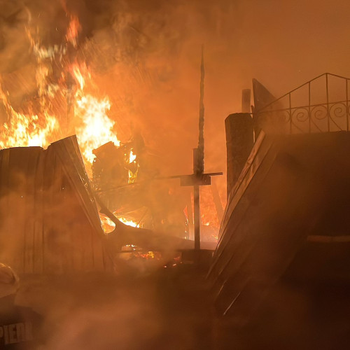 Intervenție rapidă la un incendiu în zona Crisan