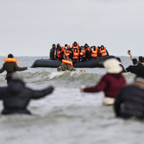 Membrii unei rețele de traficanți de persoane condamnați în Franța