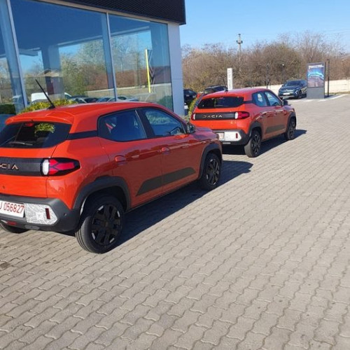 Primăriile din două comune gorjene s-au dotat cu vehicule electrice