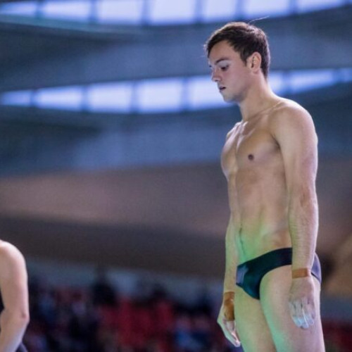 Tom Daley își deschide o expoziție de tricotaje la Tokyo