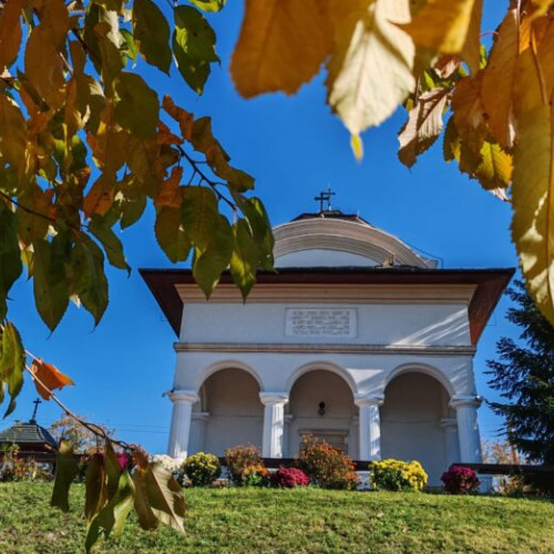 Crestinii ortodocși sărbătoresc ziua Sfintilor Arhangheli Mihail și Gavril