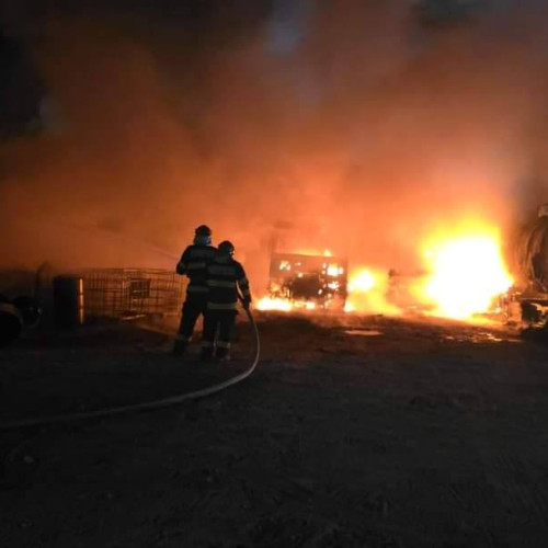 Intervenție de urgență a pompierilor constănțeni la un incendiu în localitatea 2 Mai
