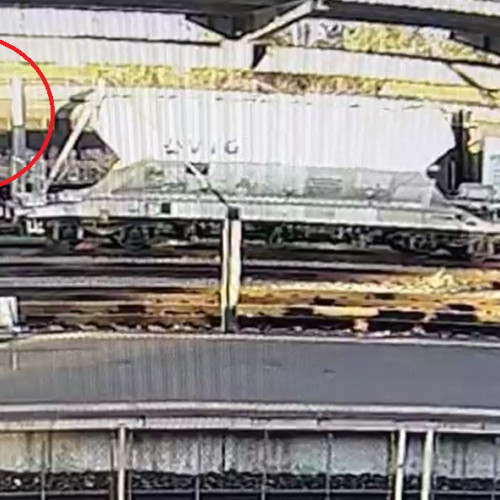 Copil rănit grav după o cădere de pe un vagon