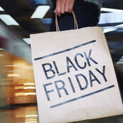 Nebunia Black Friday ajunge la shaorma, clujenii se îngrămădesc la oferte