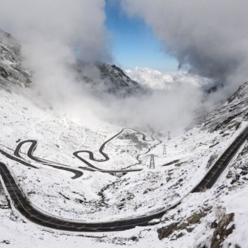 Transfagarasanul și Transalpina: Drumuri spectaculoase, dar inaccesibile în anumite sezoane