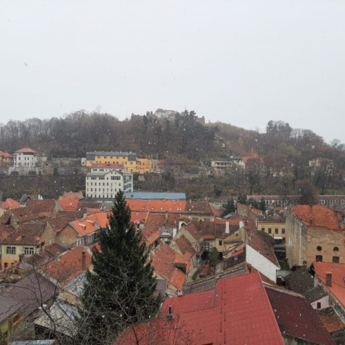 Prima ninsoare a iernii a început la Brașov