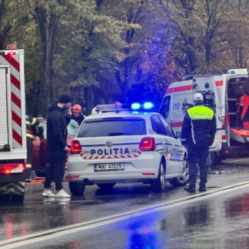 Accident pe Bulevardul București, un rănit transportat la spital