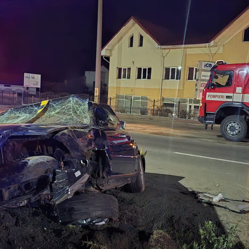 Accident rutier între două mașini, inclusiv un taxi, în Botoșani