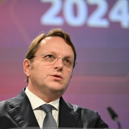 Parlamentul European amână decizia privind numirea lui Oliver Varhelyi ca comisar european