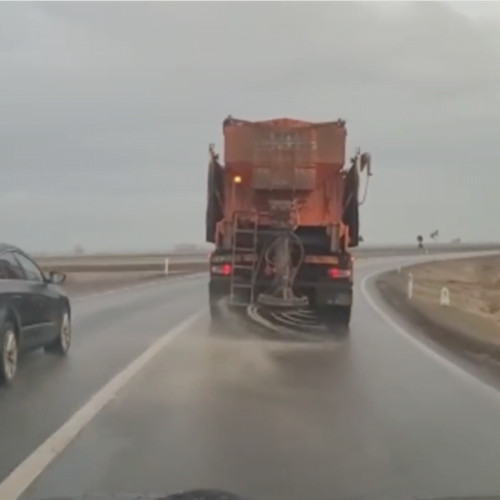 14 utilaje de deszăpezire au acționat pe drumurile din județul Brașov