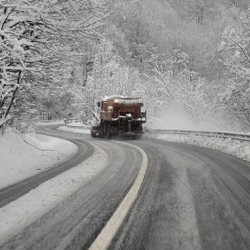 Drumarii din centrul țării acționează pentru deszăpezirea drumurilor