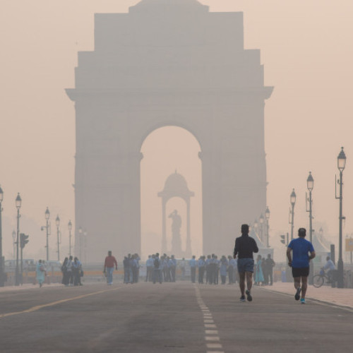 Aproape jumătate dintre locuitorii din Delhi cer ajutor medical din cauza poluării severe