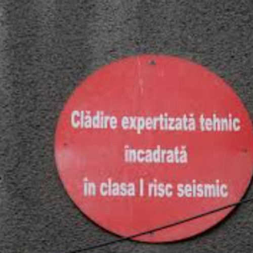 Proprietarii trebuie să instaleze panouri de avertizare seismică în termene limită