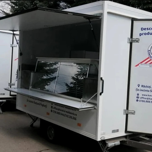 Piața mobilă din Botoșani sprijină fermierii și oferă produse proaspete comunității