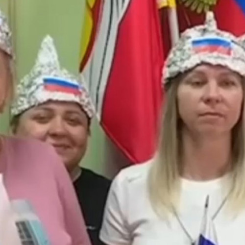 Farsele cu palarii din staniol, un eveniment patriotic inedit in Rusia