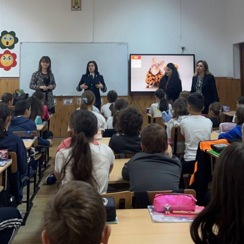 Activitate de prevenire a violenței și siguranței online organizată de Arhiepiscopia Târgoviștei