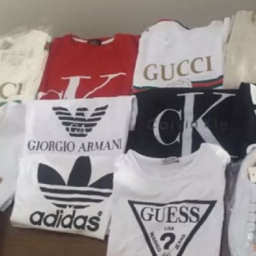 Mii de articole vestimentare contrafăcute, depistate în Timiș