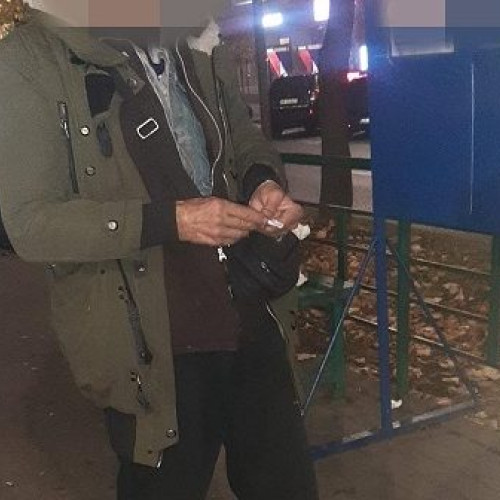 Un bărbat din Brașov amendat pentru distrugerea affichurilor electorale în Arad