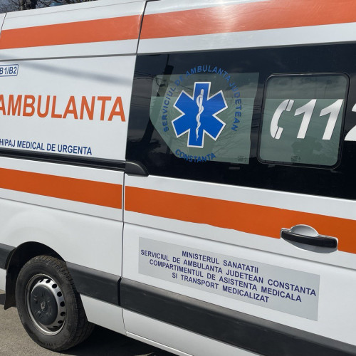 Echipajele de ambulanță intervin în urma unui accident rutier la Cumpăna
