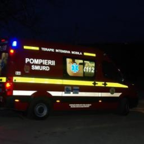 Femeie rănită după un accident între o mașină și un tractor