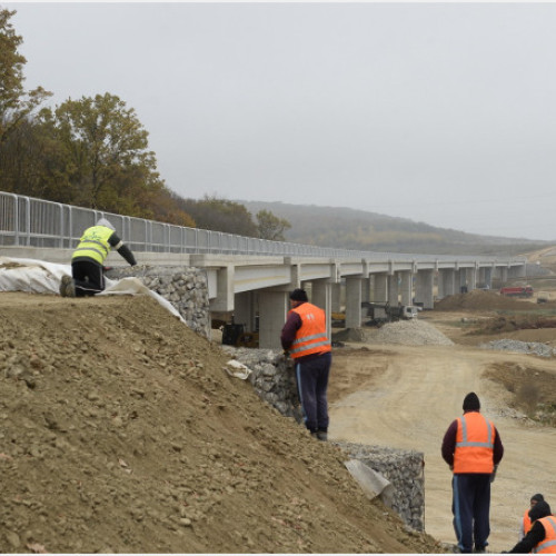 Lucrările la inelul rutier metropolitan progresează rapid