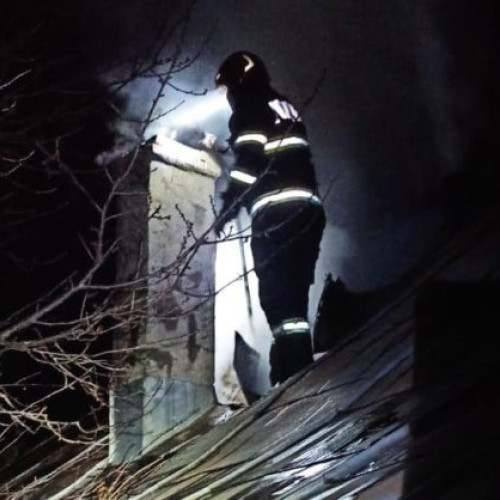 Incendiu la Pomarla: Un bătrân salvat de la flăcări