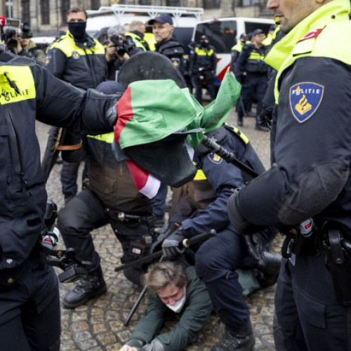 Tensiuni continue și manifestații violente în Amsterdam