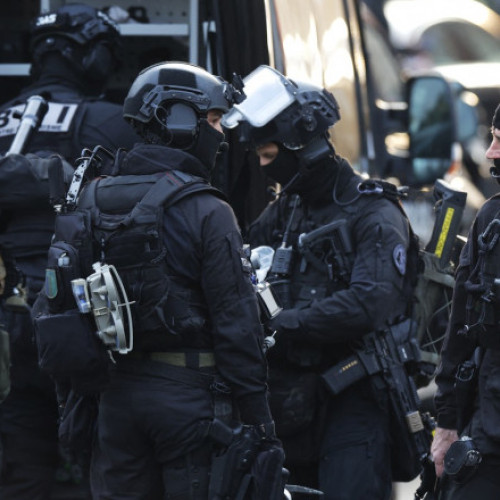 O luare de ostatici la un restaurant din sud-vestul Parisului