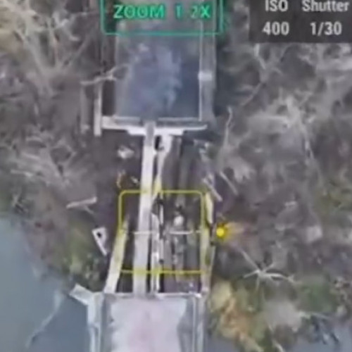 Drona ucraineană distruge steagul plantat de „sabotori” ruși în regiunea Cernihiv