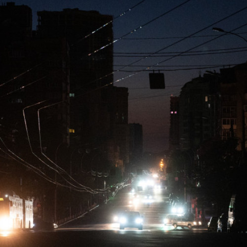 Ucraina impune măsuri de restricție la consumul de electricitate după atacurile rusești