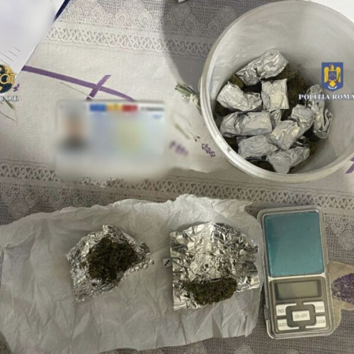 Percheziții în mai multe orașe pentru combaterea traficului de droguri în rândul elevilor