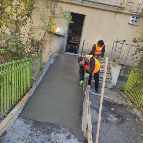 Locuitorii străzii Dorneasca din Sectorul 5 beneficiază de rampe de acces noi