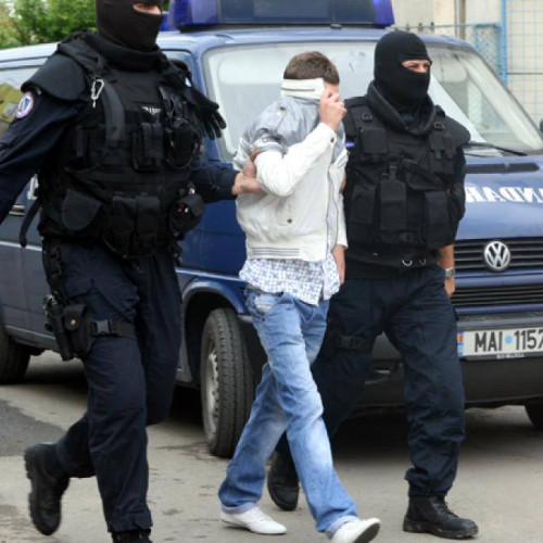 Acțiune a poliției în Moreni: percheziții și rețineri pentru camătă și șantaj