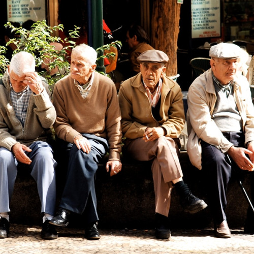 Senatul a adoptat o propunere care oferă gratuitate pensionarilor pentru adeverințele necesare recalculării pensiilor