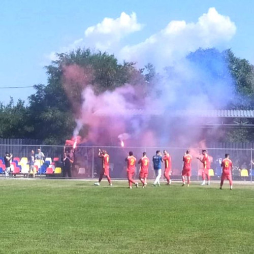 Duel pe terenul Caraimanului: derbiul pasionat dintre echipele din fruntea clasamentului