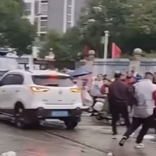 Atac cu SUV-ul într-o mulțime de elevi în provincia Hunan, China