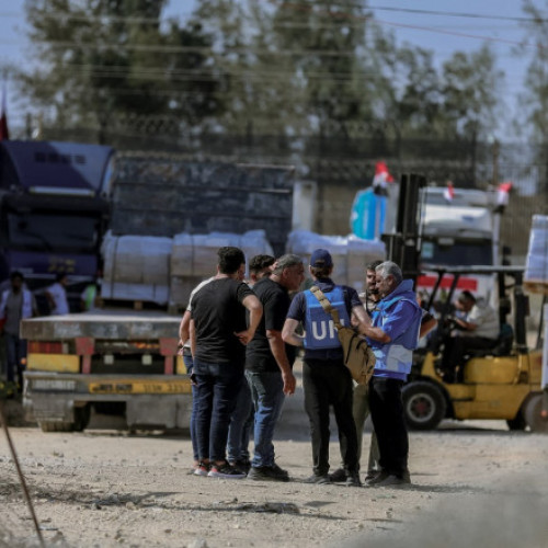 Un convoi umanitar ONU a fost atacat „cu violență” în Fâșia Gaza. Aproape 100 de camioane care transportau alimente au fost jefuite 